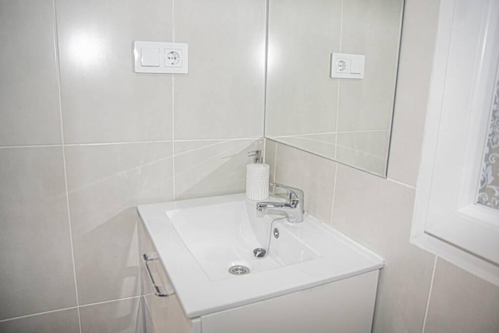 Lovely Modern Flat Center Appartamento Valenza